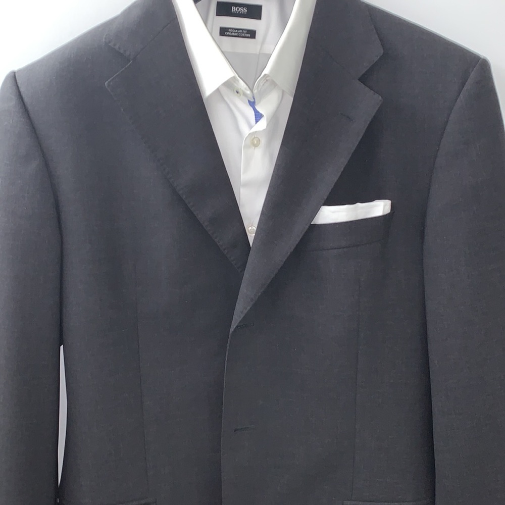 Hugo Boss Stretch Sports Jacket Size 40 US, 50 EU. 3 Button Closure. 96% Wool